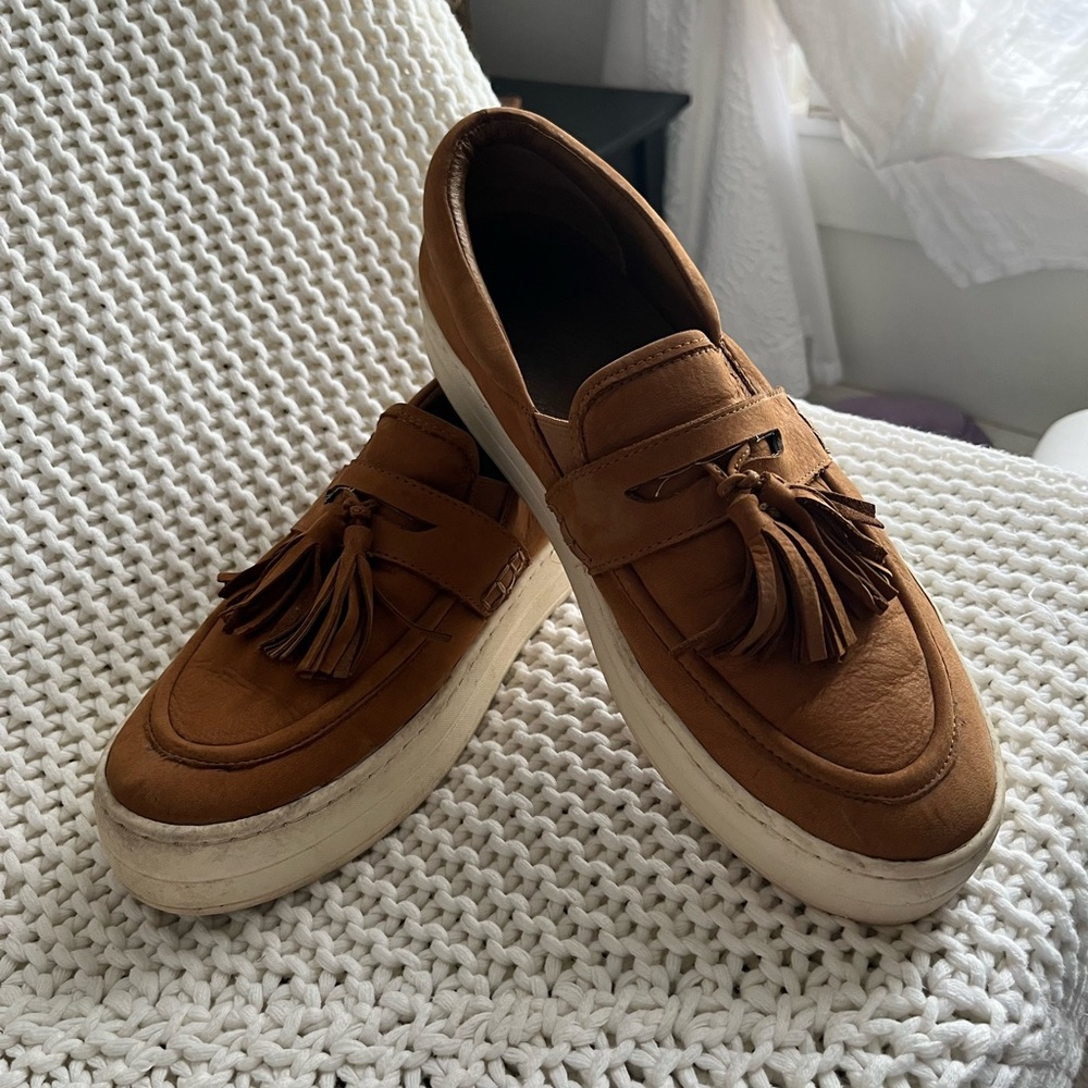 Rust colored Tassle sneakers